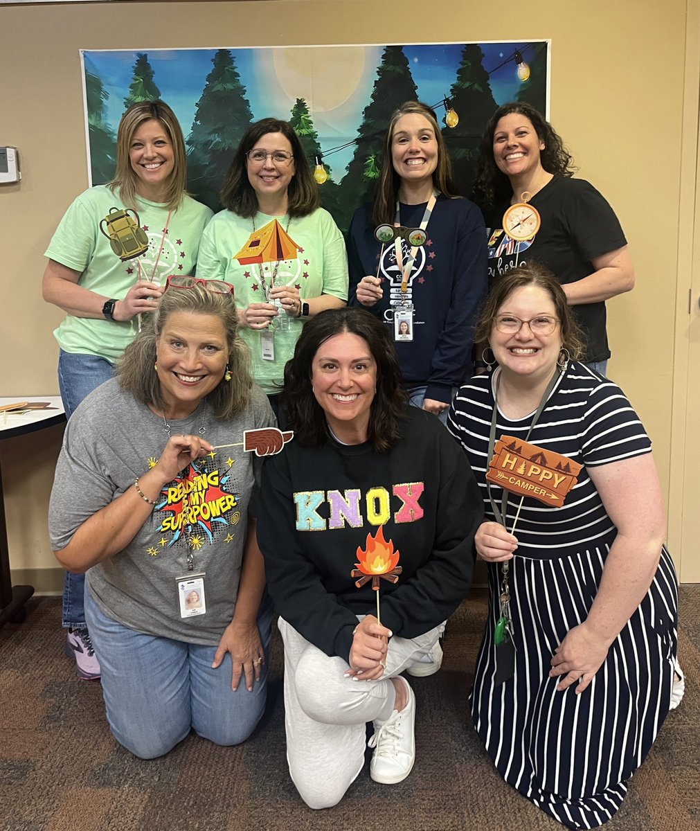 The Cherokee and Sequoyah zone media specialists volunteered at the public library’s Summer Discover Hype Night to encourage students to continue learning this summer! @SequoyahRegLib @CherokeeSchools @m_mccardle @TechKnowEDUGuru @KnoxESKnights @ceslearningden