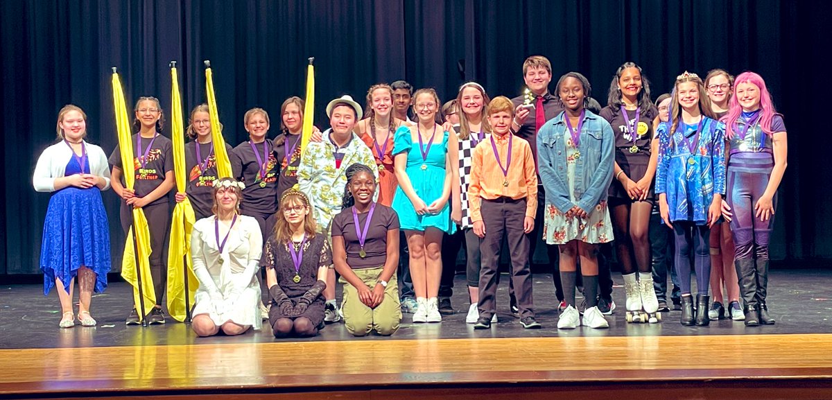AllThingsBEMS's tweet photo. Christobel’s impressive dance took Bronze. Lauren’s amazing show tune won Silver. And Ian, Coda & Sam’s Poison Berries cover of Green Day’s Brain Stew took Gold. All the performers did great! What a show!! #180DaysofBEMS https://t.co/a6wN9lxq84