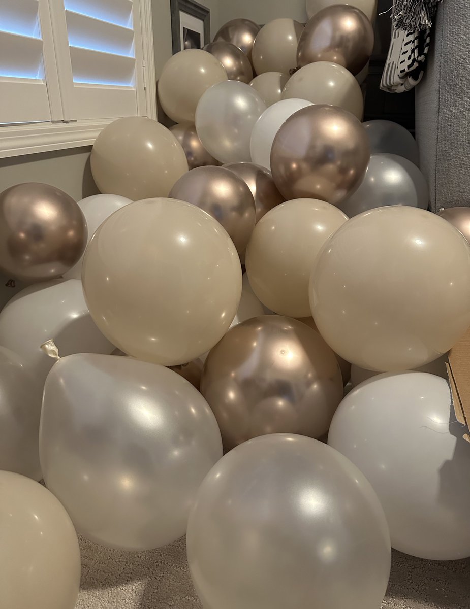 let’s fast forward to 300 #TSTTPD balloons later! 🤭