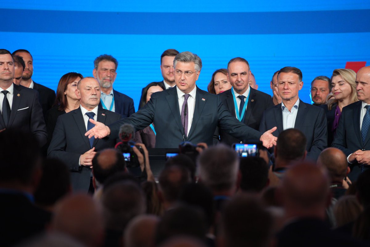 AndrejPlenkovic's tweet photo. HVALA našim sugrađanima na povjerenju! HDZ je treći put zaredom pobijedio na parlamentarnim izborima. Vodeći računa o interesima hrvatske države, prioritet nam je što prije formirati stabilnu i snažnu Vladu. Uz potporu građana, spremni smo i u iduće 4 godine raditi za boljitak🇭🇷! https://t.co/kmQX3MsRPt