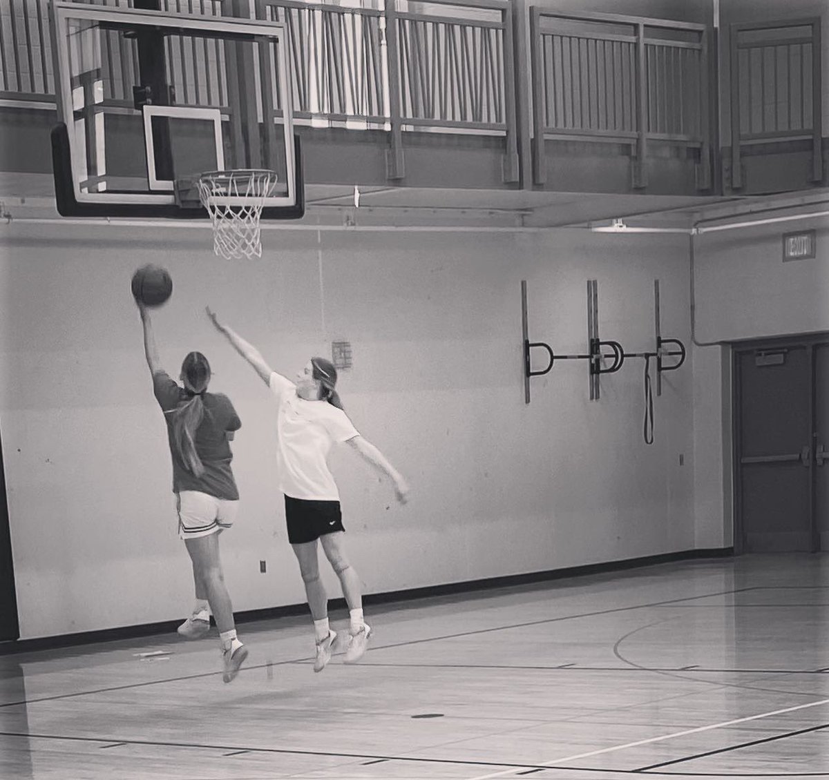 elksouthgbb's tweet photo. LAB WORK ‼️ 🏀 🧪 🥼

“CONSISTENCY is what transforms average into excellence…” 💭💯

As we wrap up a short week of 🏀 &amp; 💪🏻, we want to wish the best of luck to our Storm Hoopers competing this weekend with their summer programs! We are rooting for you! ⚡️

#REFUSEAVERAGE ❌ https://t.co/bdn638qaad