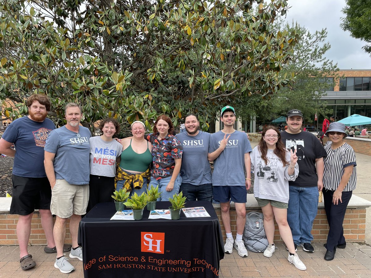 Our student orgs are the BEST!  ⚒️ SHAGS (Sam Houston Association of Geology Students) and 🌎 GOSH (Geographers of Sam Houston) helped with the International Students Week Fair today.  Pictured with Department Chair, Dr. Hill & COSET Associate Dean Lester 🧡🐾