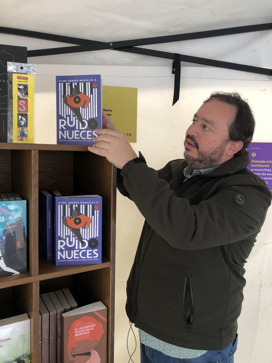 Si pasa por la @FILBogota, ahí lo estará esperando “El ruido y las nueces. Historias asombrosas de la música en Colombia”. Disponible en los puntos de la editorial @Malpensante: - Pabellón 3 stand 610 - Pabellón 6 stand 440 - Carpa al aire libre a la entrada del pabellón 19