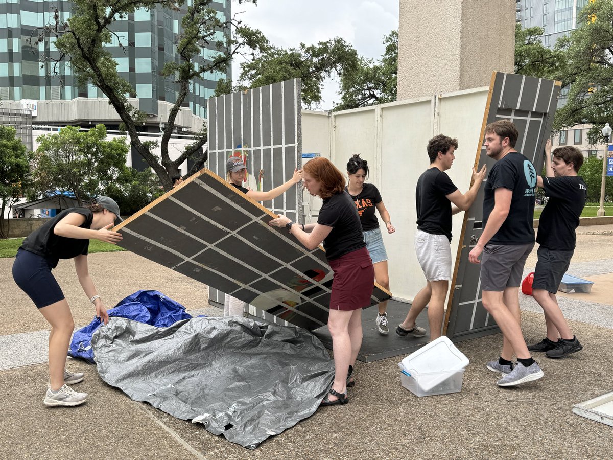 The walls came tumbling down following today’s incredible mock prison cell exhibit @UTAustin to demonstrate what extreme heat feels like in TX prisons—decarceration in action!