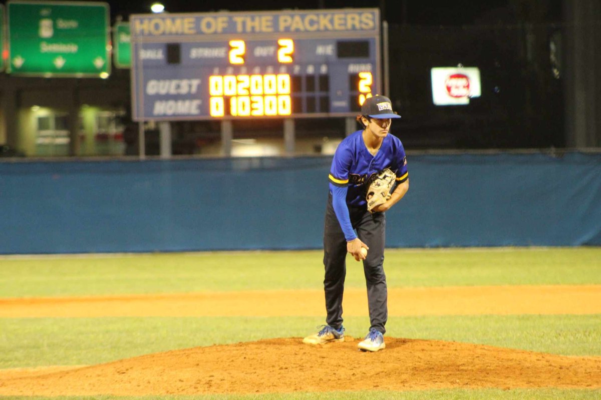 LargoBaseball's tweet photo. They wanted to start something this year. That was to make this program standout ✅. They’ve made a city extremely proud in all aspects. How they hold themselves, how they play the game, and their desire for success of one another. That is the end game for us. #gettothenextlevel https://t.co/Yg0zFEO9ss