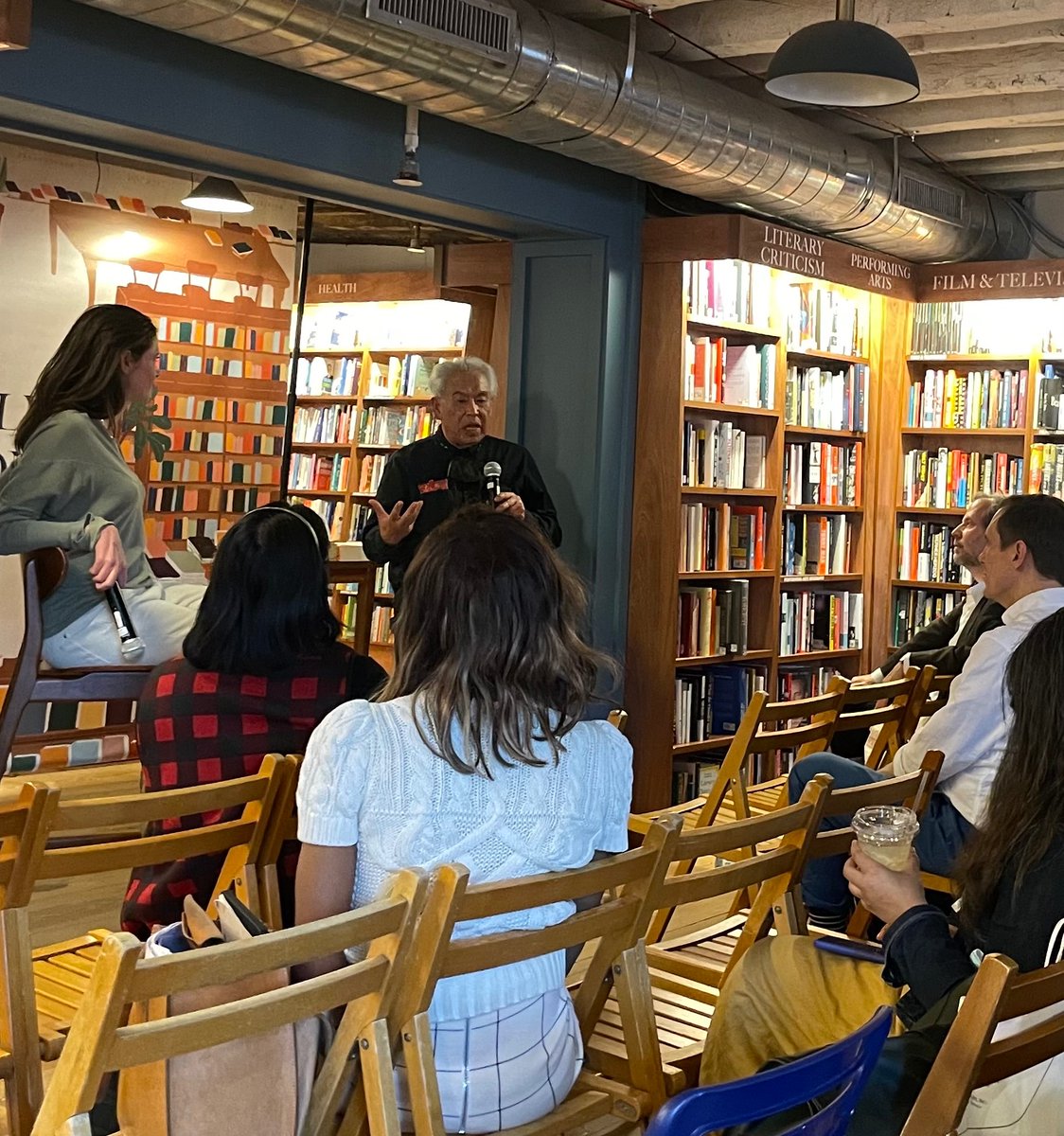 Bugg_JW's tweet photo. @CityLightsBooks @SeminaryCoop Terrific conversation between Paul and Sarah McNally yesterday evening at McNally Jackson Seaport. https://t.co/UyjCLhg0gB