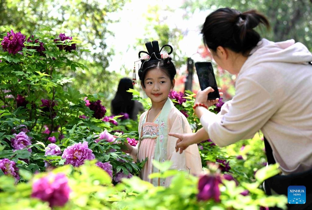 VoiceofPD's tweet image. #SpringinChina
🌸People enjoy outdoor activities as spring flowers bloom across China
#Flowers 
More pics: en.people.cn/n3/2024/0418/c…