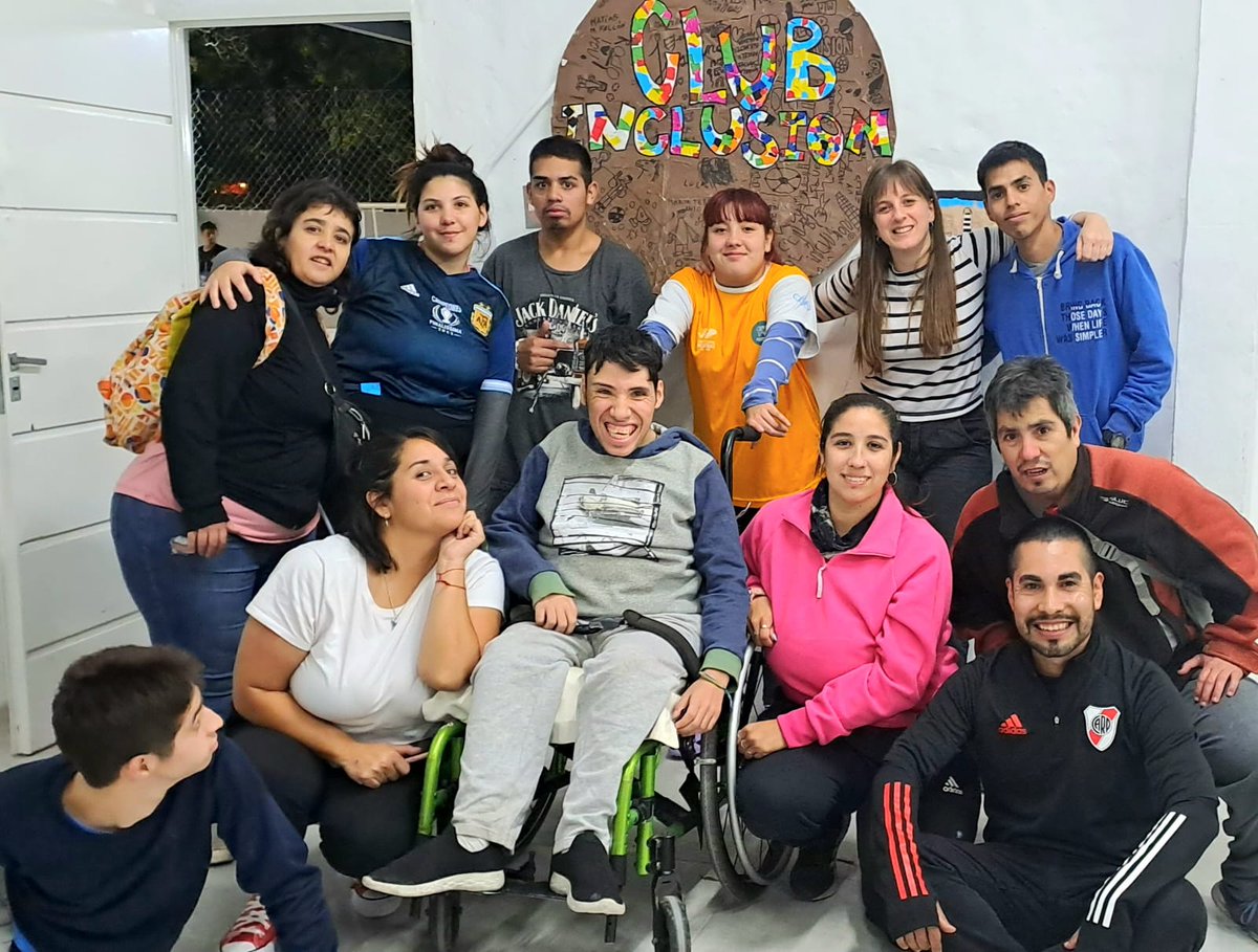 MercedesFrasca's tweet photo. Esta tarde, recibimos la visita de Emiliano de @RiversBarreras en nuestro Club Inclusión ❤️🤍❤️ @jaimemendezh, se vienen encuentros entre @RiverPlate y nuestro Club 💪👩‍🦽 porque San Miguel se juega todo por la #InclusionReal ⚽️🫶 https://t.co/N95OwoDVkW