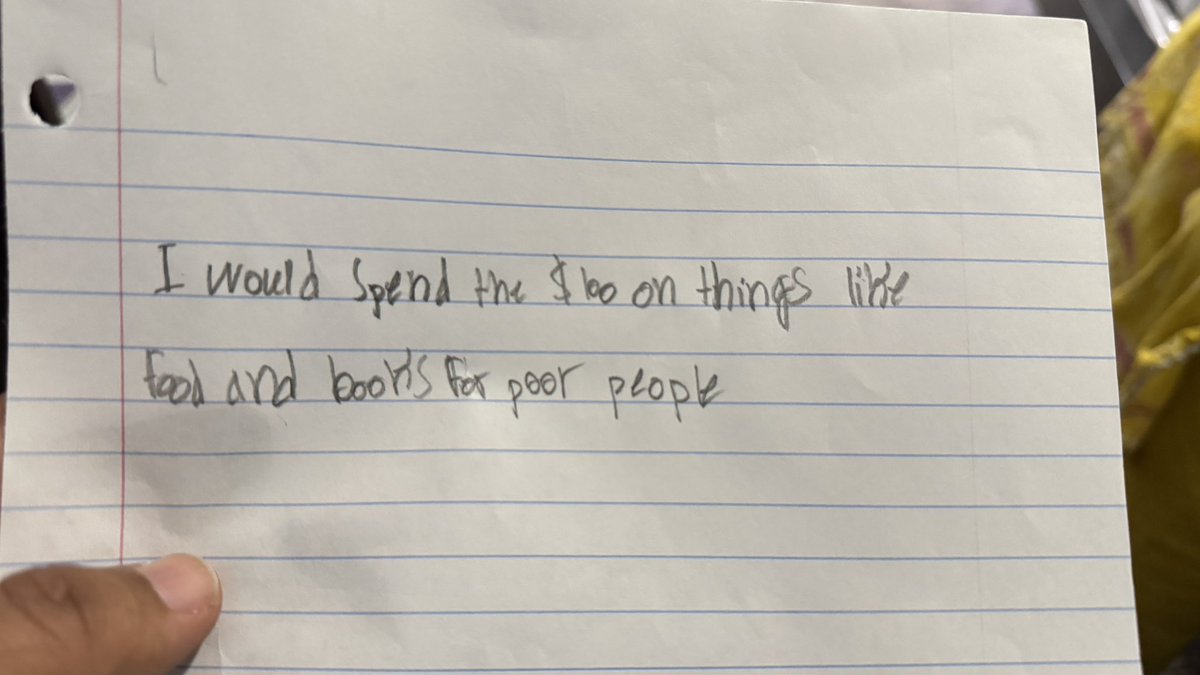 imtiazchandyo's tweet image. میری بیٹی سے اسکول میں پوچھا گیا کہ اگر آپ کو 100ڈالر دیں تو آپ ان سے کیا خریدیں گی۔میری آٹھ سال کی شہزادی نے لکھا میں غریب لوگوں کے لئے کھانا اور کتاب خریدوں گی۔۔ 
❤️❤️❤️ ماشااللہ۔۔