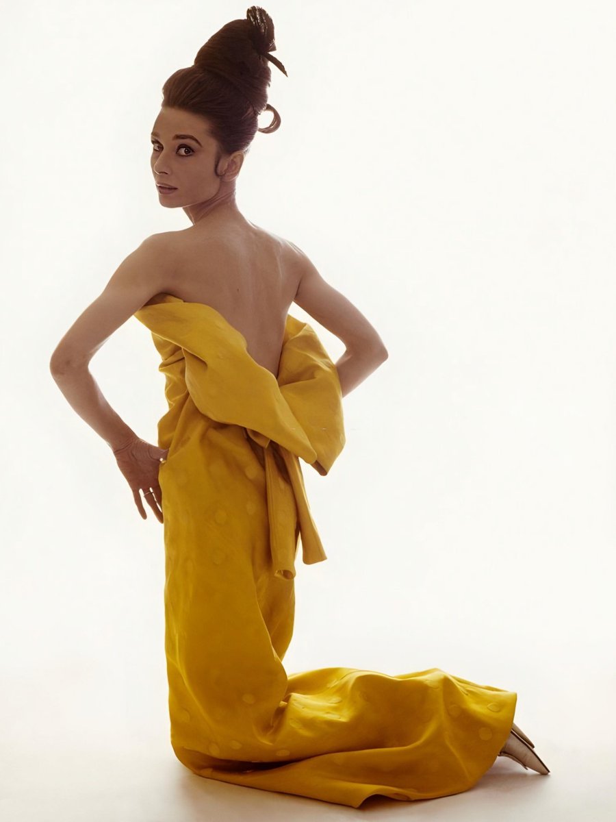 SaintAudrey_'s tweet photo. Audrey Hepburn in yellow 
#AudreyHepburn #Iconic #Beautiful #Gorgeous #Stunning #OldHollywood #Hollywood  #Fashion #Style  #WednesdayMotivation #wednesdaythought #Wednesdayvibe #WednesdayFeeling #WednesdayBlessings https://t.co/XonOyz5seF