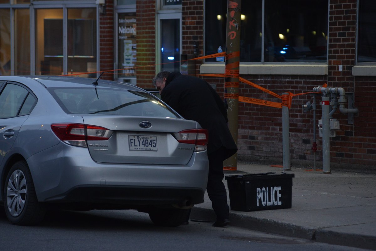 RobinEdgar's tweet image. Crime Scene Investigation Notre-Dame de Grace CSI NDG

facebook.com/robin.edgar/po…

An alleged car thief reportedly tried to ram 2 @SPVM police officers. 

@CBCMontreal reported the #SPVM cops shot the person.

#MySPVM #MonSPVM #PoliceShooting #PDQ9 #NDG #CDNNDG #CBCnews #CBCMontreal