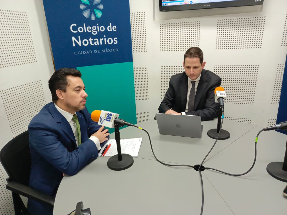 colegionotarios's tweet photo. En #NotaríaAbierta, el Not. Mischel Cohen explicó que protocolizar es un agregar al protocolo; es un instrumento que elabora el notario por medio del cual da fe de haber tenido un documento. El protocolizar tiene varios efectos positivos: le confiere al documento una fecha cierta, una matricidad con lo que tendremos resguardo del documento a perpetuidad para ser reproducido cuantas veces se necesite; sirve como un filtro de licitud y permite formalizar ciertos actos jurídicos. “Es un instrumento muy útil”, comentó.
