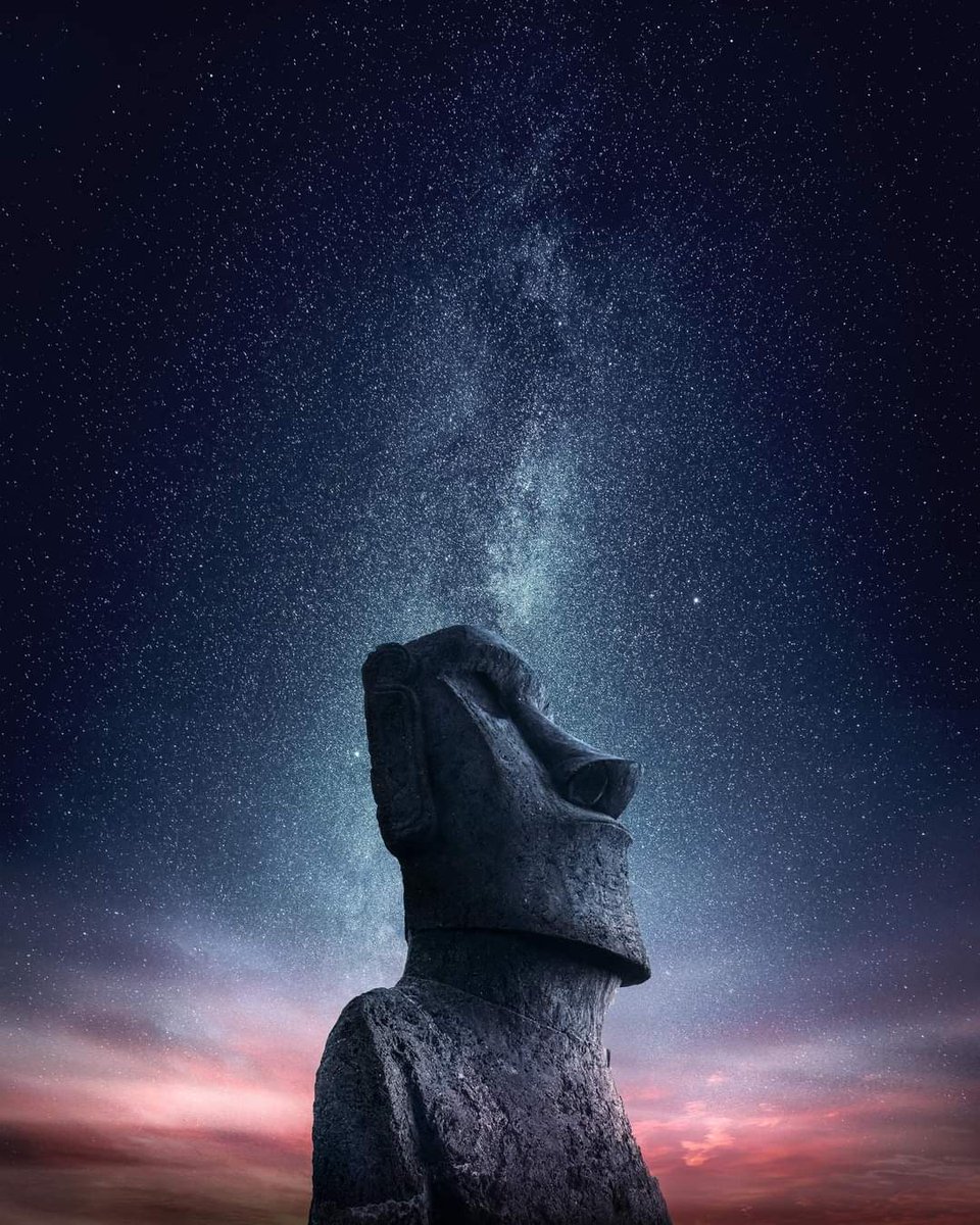 Milky Way over Moai Head, Easter Island, Chile, Grafixart! 🤩