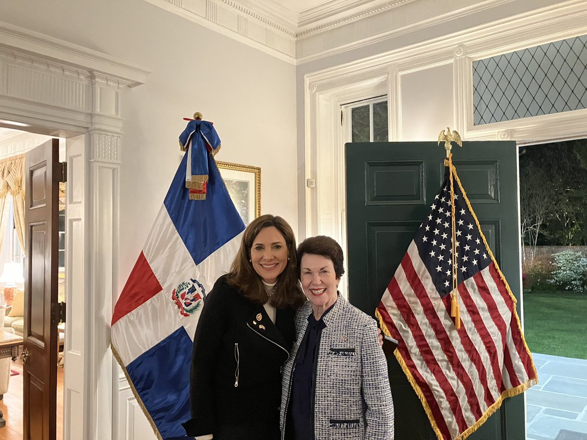 Me encantó compartir con mi amiga @soniaguzmank, embajadora de la República Dominicana en los Estados Unidos. Tengo un inmenso cariño por Quisqueya –la Bella–, y se lo expresé a la Embajadora. ¡Mi abrazo a los hermanos dominicanos!