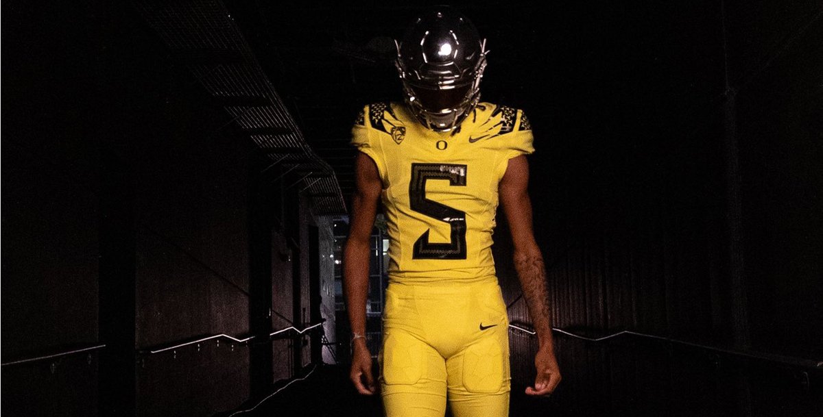 5-star DBs Trey McNutt and DJ Pickett headline an elite group of visitors headed to Oregon this weekend🦆 More from @ScoopDuckOn3: on3.com/teams/oregon-d…