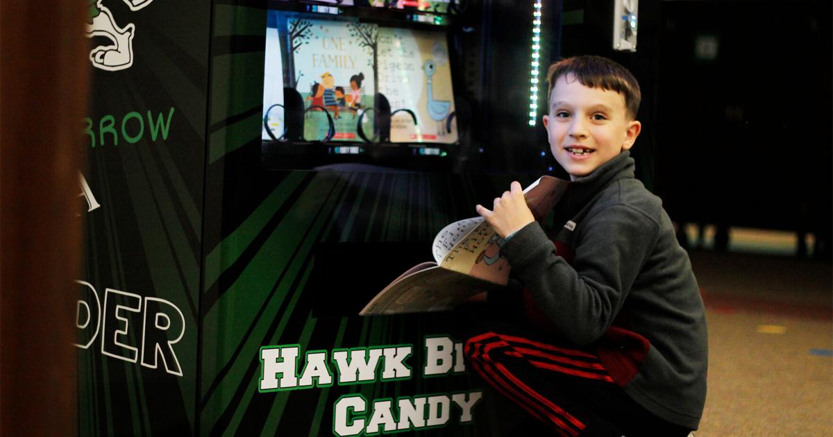 New way to read. Harrison Elementary adds library book vending machine dlvr.it/T5fSKy