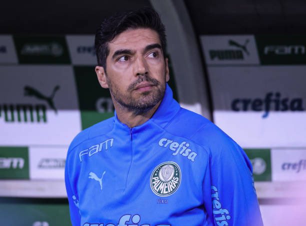 “Tirei o Veiga por que ele PEDIU para sair” - Abel Ferreira