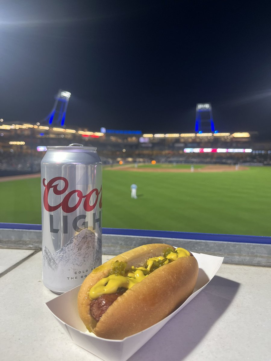 Hamborghinii's tweet photo. Living next to a ball park is great https://t.co/QnXymXxhLq