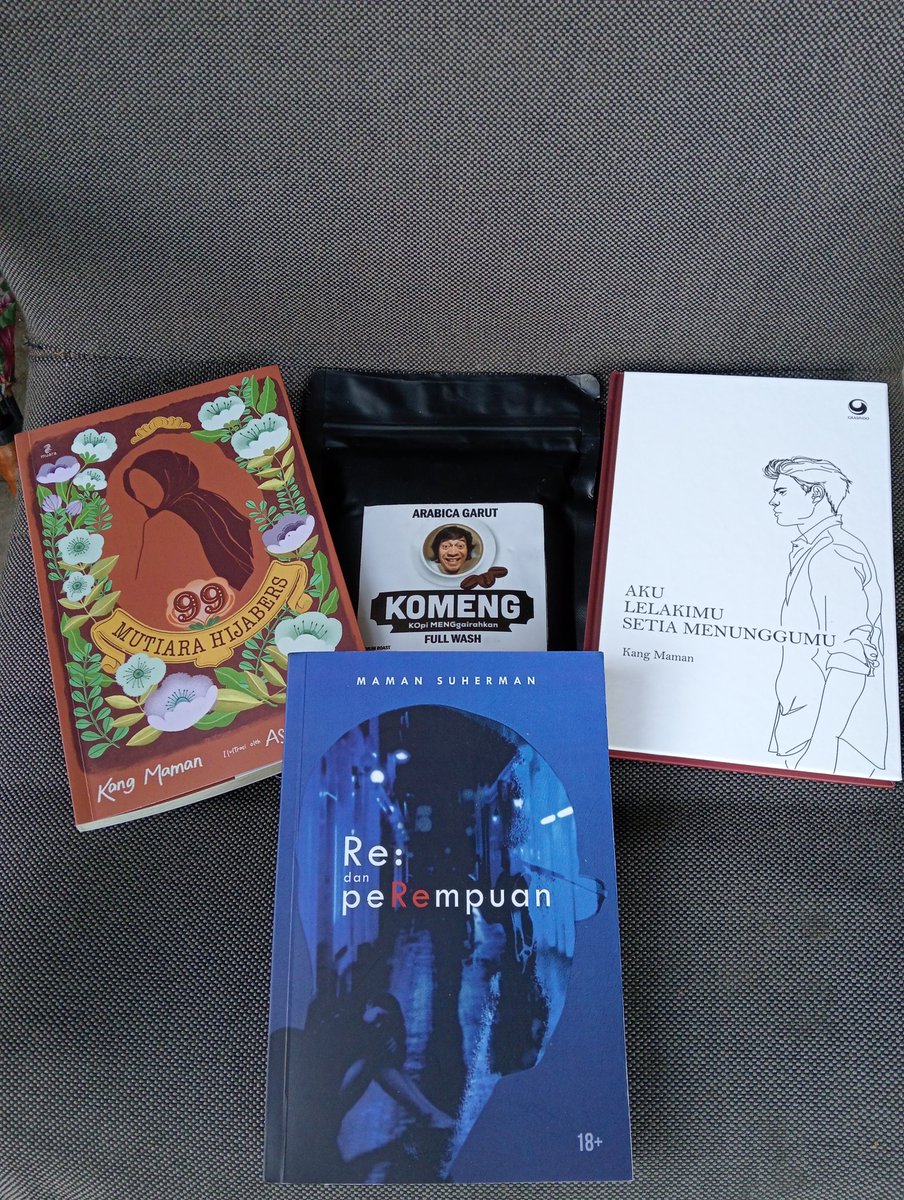 Salah satu dari buku sy ini + kopi Komeng akan jadi milik 10 pemenang #GiveAway kali ini, yang sy adakan bersama @JNE_ID .

21 April, Hari Kartini.
Gambarkan tentang sosok perempuan inspiratif yg ada di sekelilingmu, entah di rumah atau di tempat kerja.

#JNEConnectingHappiness