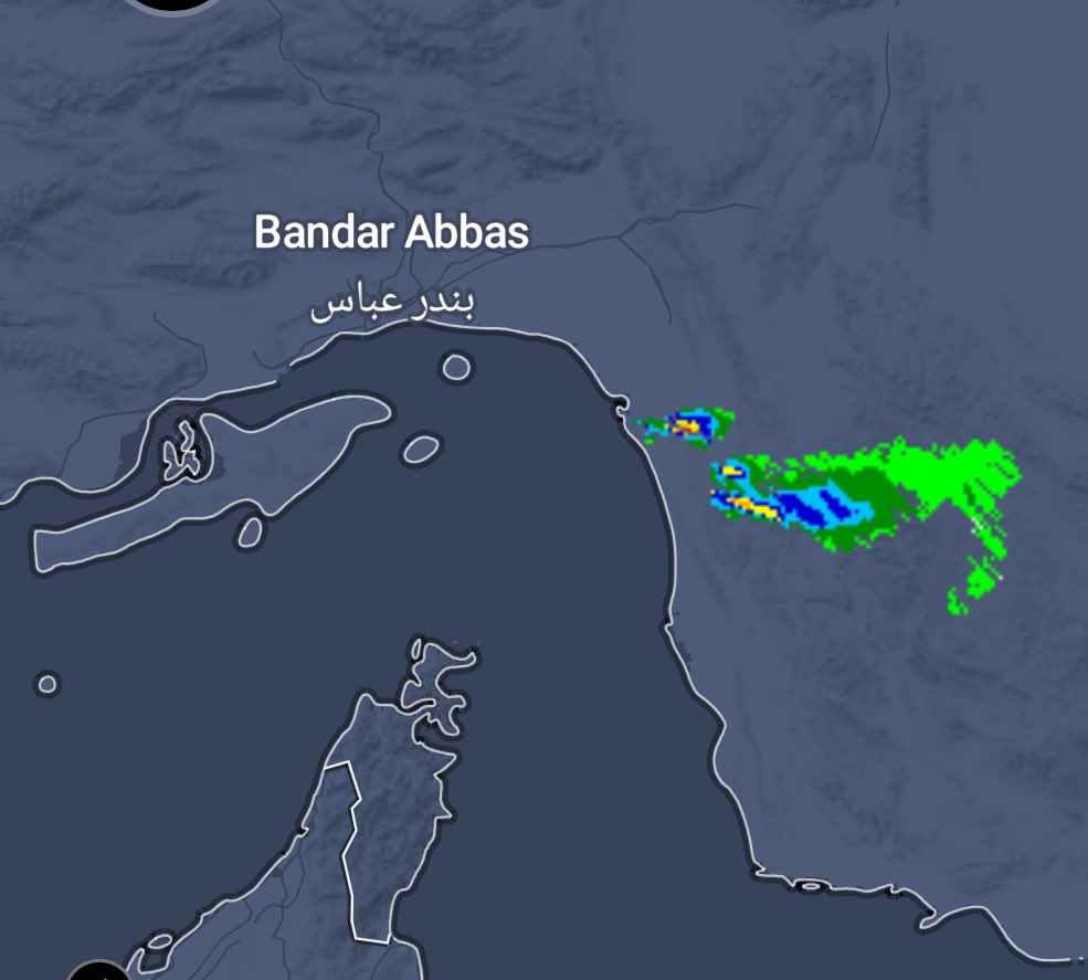 🚩 صباح الخير/ رصد خلية ممطرة شرق مضيق هرمز قد تتكاثف على مسندم لاحقا، هي بقايا #منخض_المطير حيث عبرت الحالة وانتهى التأثير ولكن ما تزال الاجواء مشبعة بالرطوبة وتسجل الان مسقط 80% حيث اعتدنا سابقا هبوب شمالية غربية جافة بعد كل حالة، بقاء الرطوبة هكذا يعطينا تفاؤل..