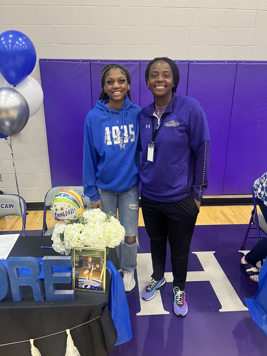 It’s ALWAYS a great day when a kiddo signs to play on the next level! ❤️❤️