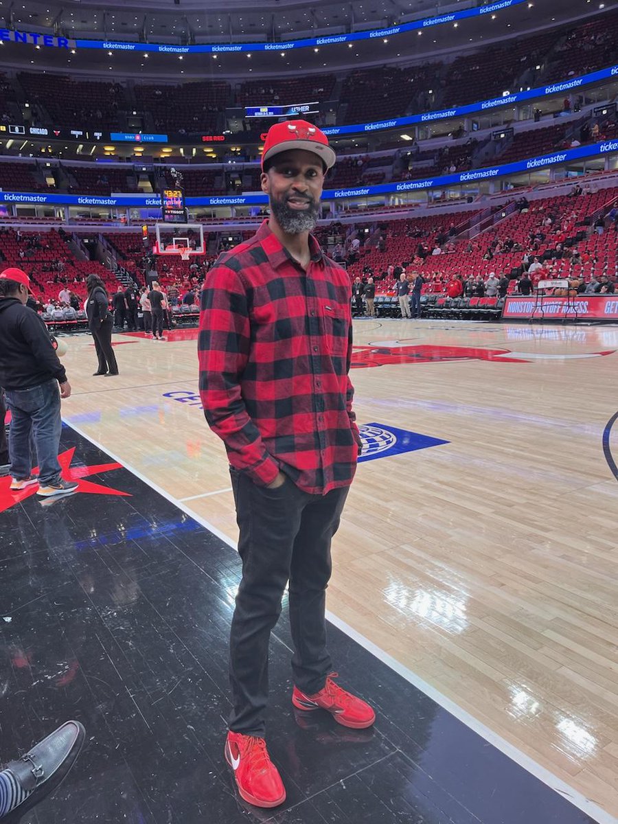 andrejamal79's tweet image. Good looks drew on da 🎟 's! 
#United center #PlayInTournament