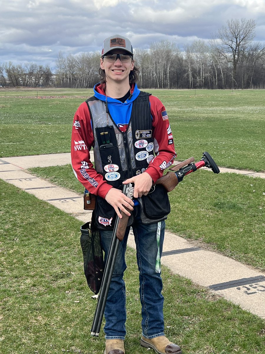 SLPTrapTeam's tweet photo. What a way to warm up on a chilly night by posting some 25’s. Congratulations! Ben Zimmerman, Thomas Neft, Andrew Wefel, Makena Fredrickson, and Mason Meyer. #slppantherproud https://t.co/OxDzhKmZbl