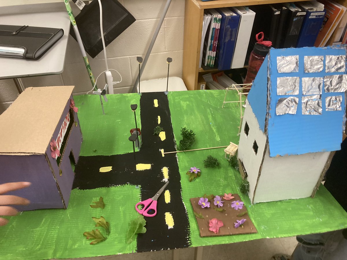 InstrucTony's tweet photo. LEIP Project: PBL learning with solar rooftops, lamp posts and concepts of sustainability @BeattyFleming https://t.co/3FlpUR8xN2