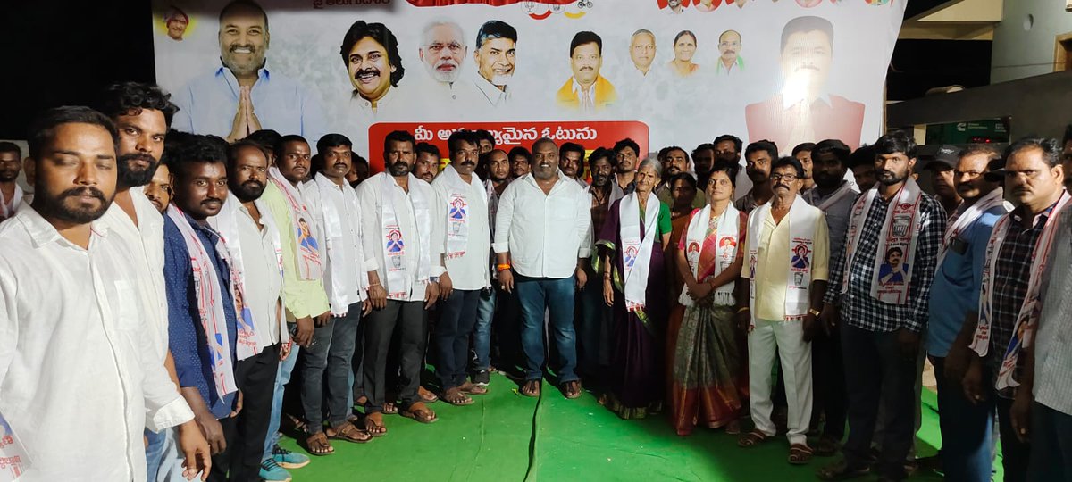 JSPForVizag's tweet image. అచ్యుతాపురం మండలంలో వైసీపీకి మరొక బిగ్ షాక్ జనసేనలో చేరిన దోసూరు సర్పంచ్

@vijaysundarapu  ||  @JanaSenaParty 
 #HelloAP_ByeByeYCP || #HelloAP_WelcomeJSP
#VoteForGlass