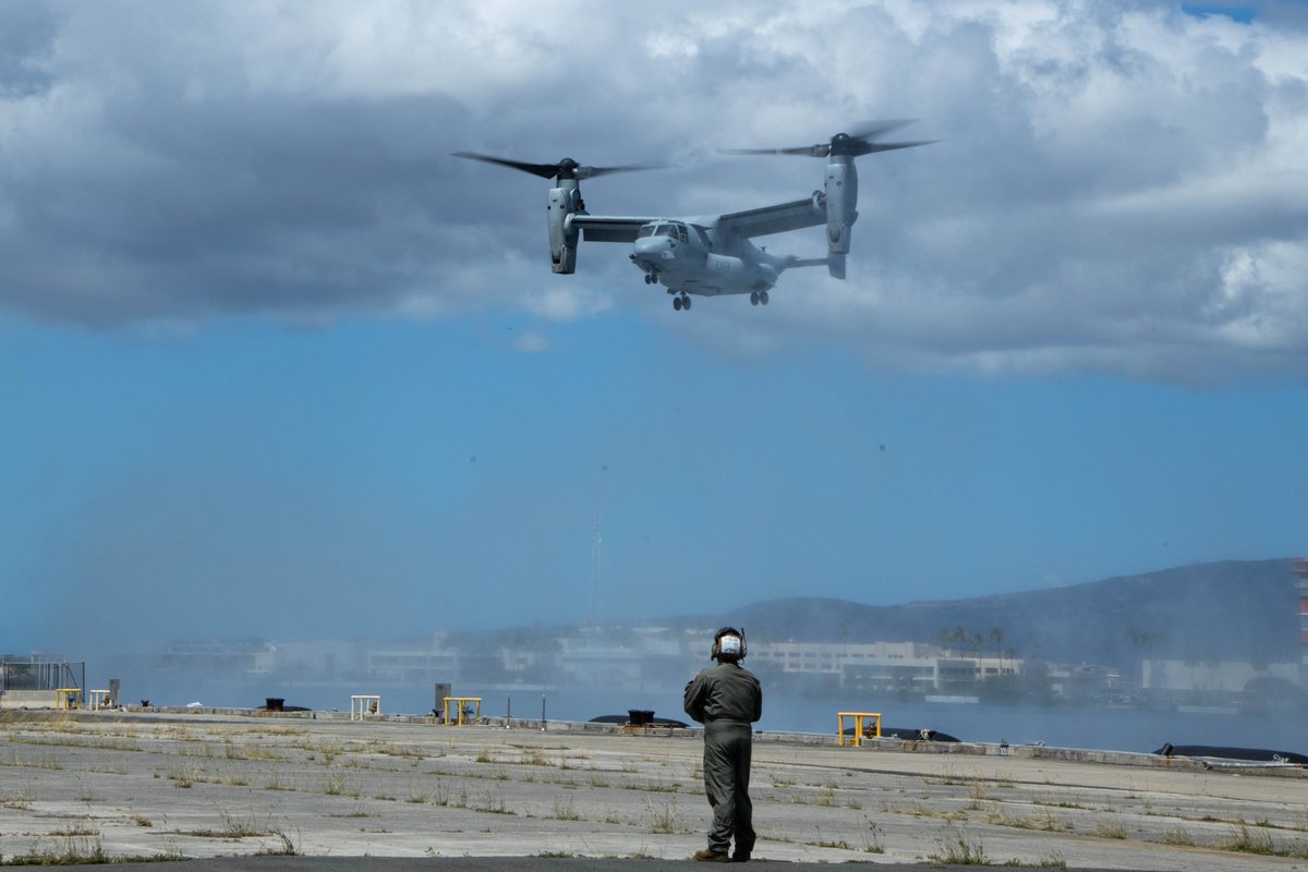 4月16日、ハワイ州パールハーバー・ヒッカム統合基地に第1海兵航空