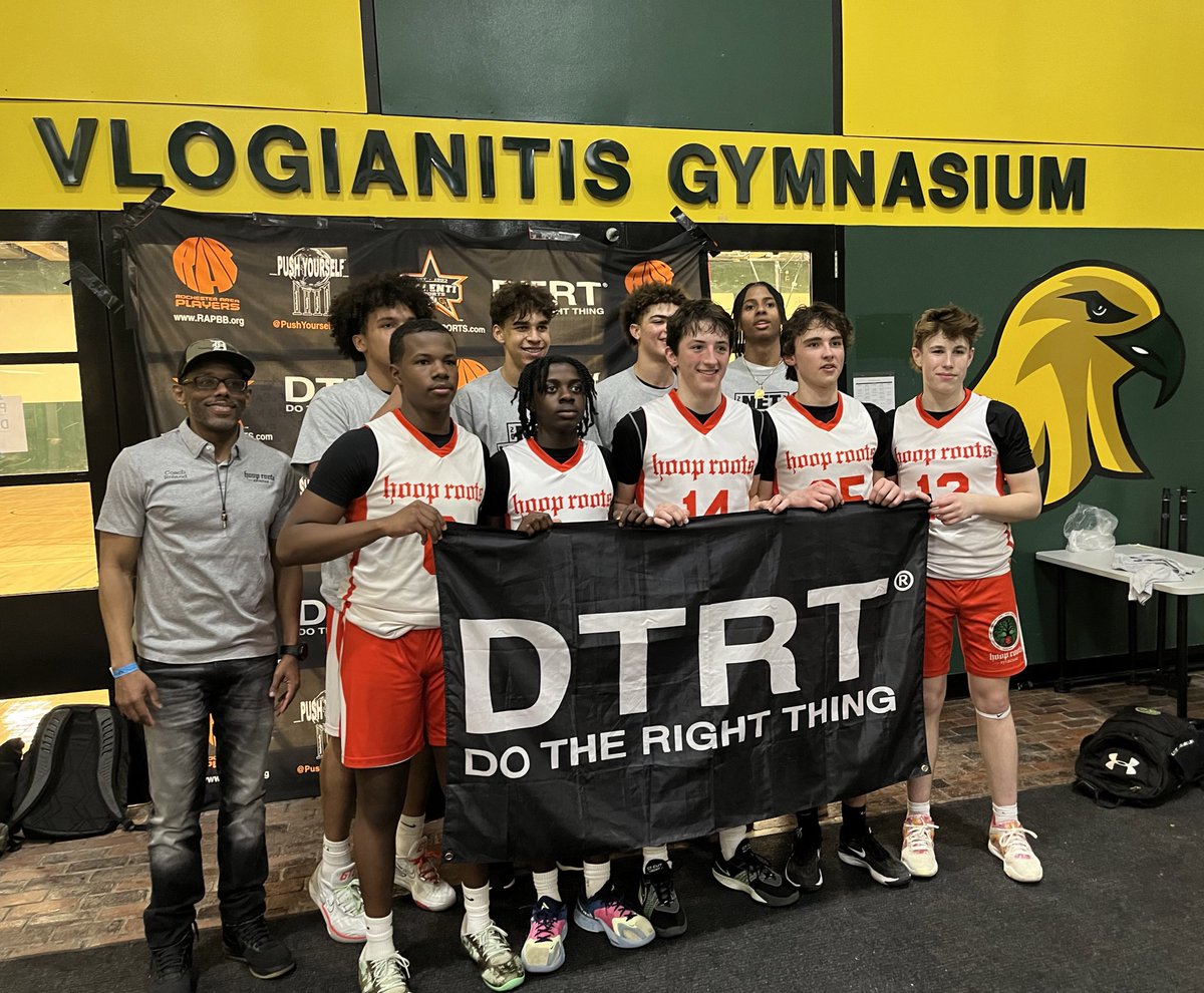 This past weekend in Rochester was the start to the Hoop Roots season, and all 3 teams did well! The blended 15/16u group went 2-1 with great performances, and the 17u battled in the Varsity division, going 2-2. But the 16u/2026 group went 5-1 and captured the championship!