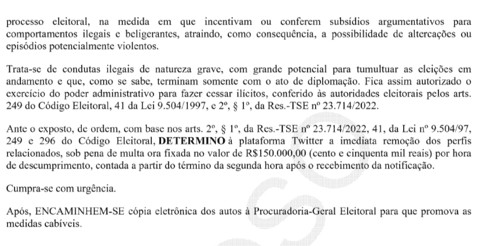 Essa assessoria do TSE monitorava as redes sociais e quando encontrava alguma coisa que acreditava ser ilegal, peticionava ao ministro.
O ministro retirava o post/perfil do ar e impunha uma multa altíssima para as redes sociais no caso de descumprimento.

O problema: