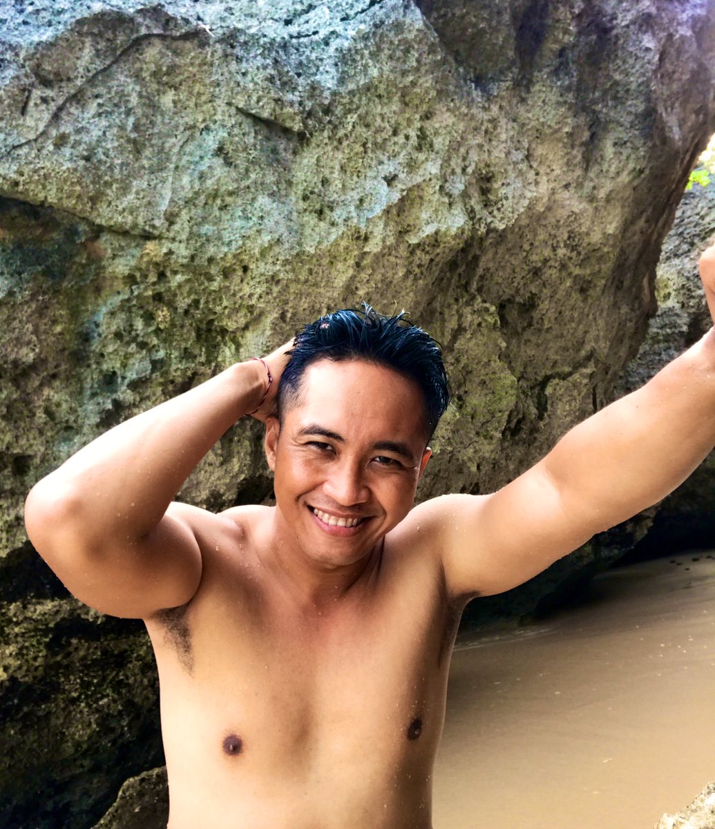 Harisman_erwin's tweet photo. Jangan habiskan waktu mu memperdulikqn orang yang bahkan dia tidak perlduli dengan dirimu sendiri, kalau pun kamu smpai ngk punya siapa2, ngk pp juga kok… https://t.co/B7f5L62NXG