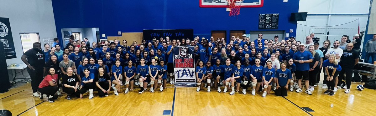 Triple Crown Volleyball Director Jared Rudiger presented the 2024 NIT Top Club Banner to @TAVVolleyball today! Congrats on TAV for another great performance in Kansas City! 🏐🏆 #IPlayTCS