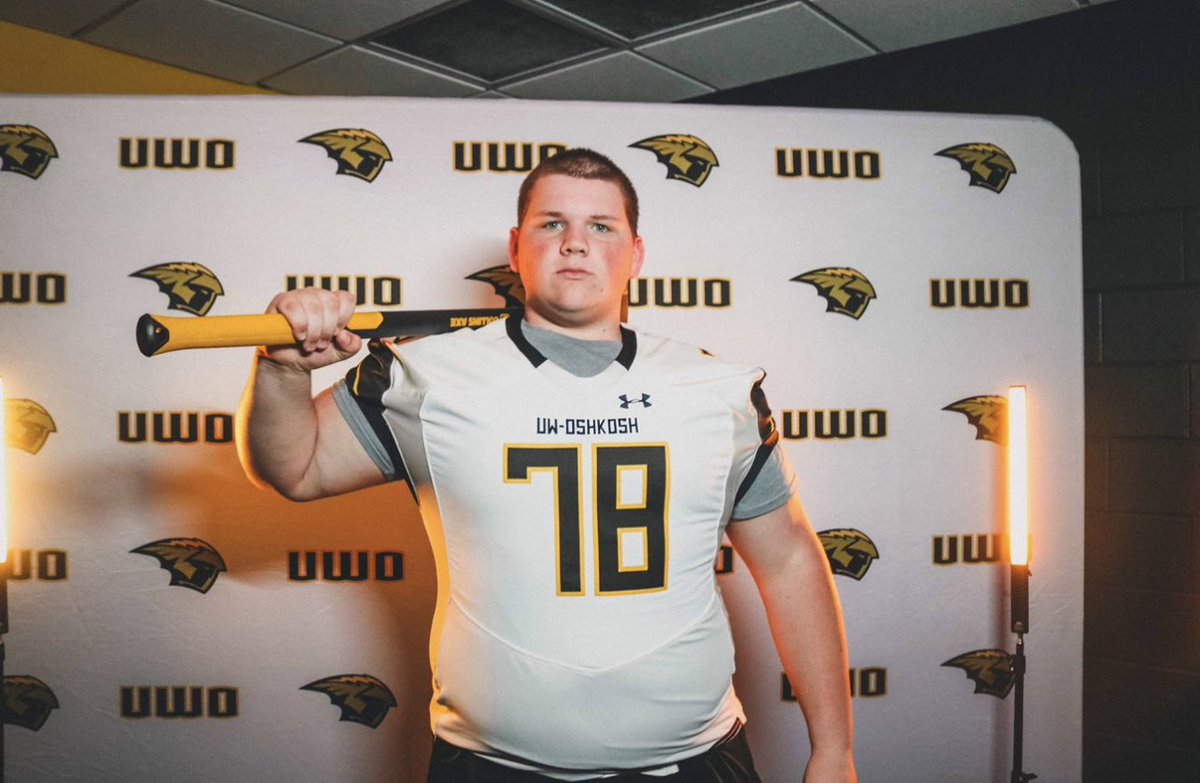 Thank you @Coach_Worsell for the Junior Day invite. Was glad to make the trip out to see UW-Oshkosh and learn more about the amazing program! Looking forward to coming back! @CoachBenStrick @pwallfb1975 @PeteyBananas @maxschoening_01