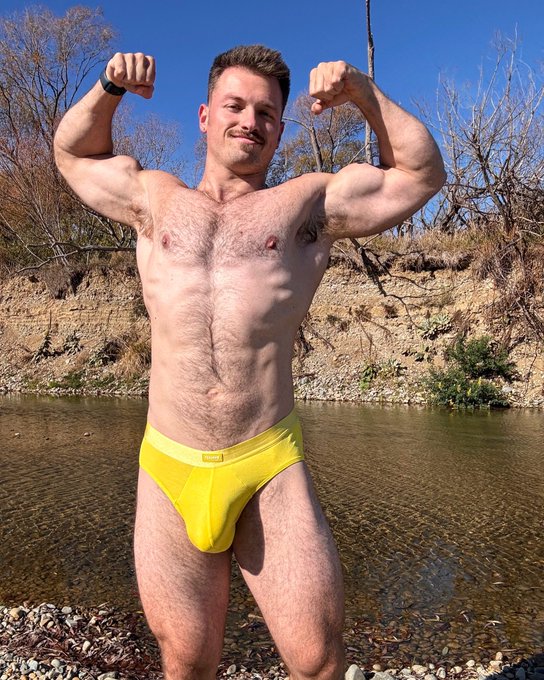 Full pouch&hellip; wonder what&rsquo;s taking up all that room in there 👀😈 https://t.co/KBfUn7clGi