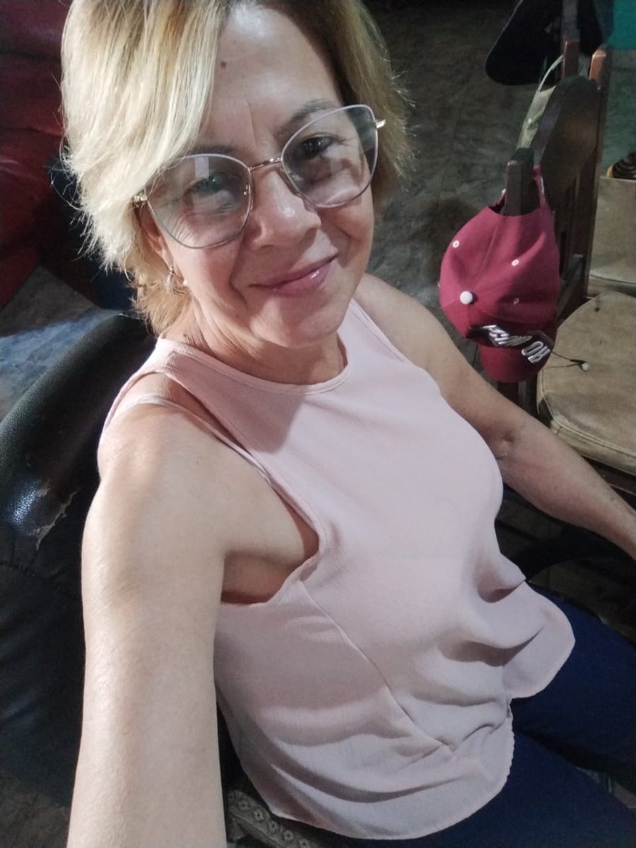 julia80577's tweet photo. Feliz descanso  mis amigos 😘 😊 https://t.co/Az36U2kDrO