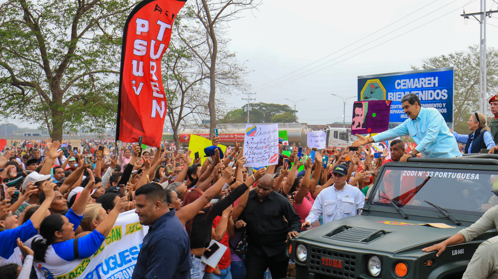 Multitud revolucionaria de Portuguesa recibe al Presidente Maduro goo.su/uLQBKR #NiBloqueoNiChantajes