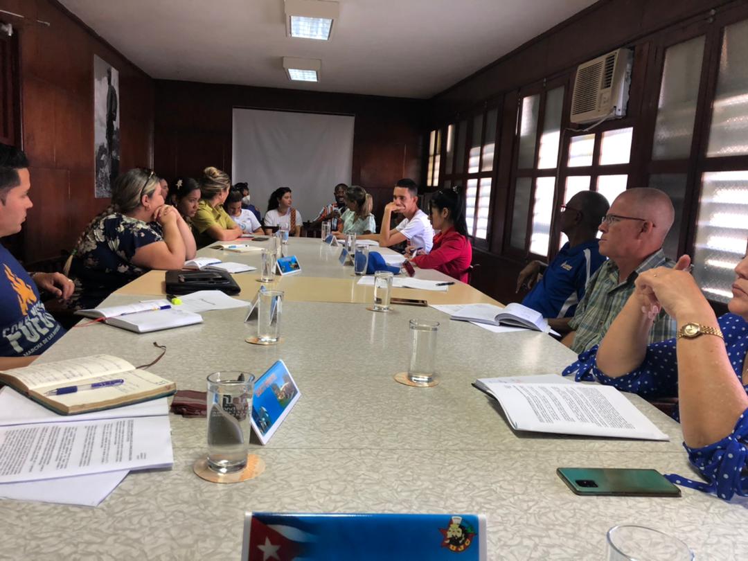 DeivyPrezMartn1's tweet photo. Acompañamos al Buró Provincial de la UJC en #SanctiSpíritusEnMarcha en su reunión ordinaria. En el centro del debate  el análisis de la vida interna de la organización, la labor ideológica y la Política de Cuadro. @DrRobertoMOjeda @AbranSanchez17 @MEspirituana @ujcssp @UJCdeCuba https://t.co/A2P5s7IY2w