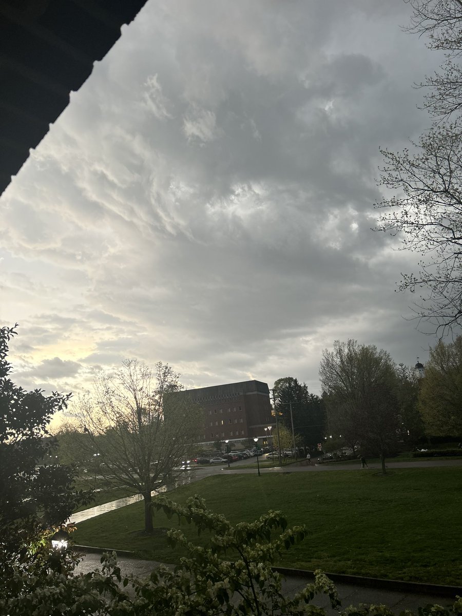 calvin_stebbins's tweet photo. Outside Athens at around 8:15 https://t.co/0RInpkSSkc