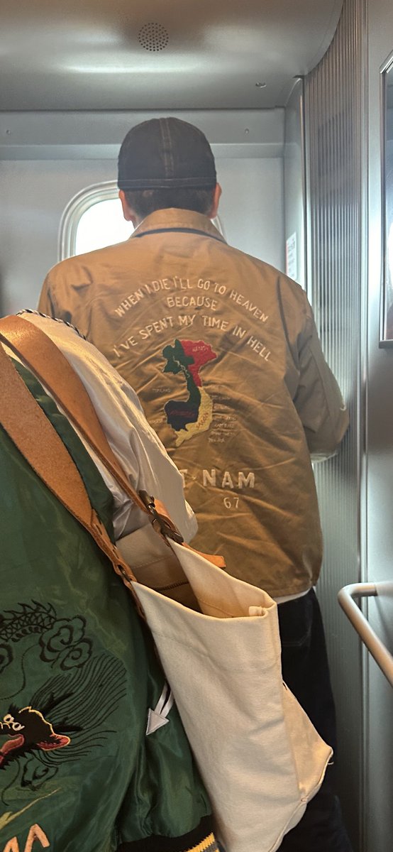 Bonecondor's tweet photo. been pondering this guy on the train to Kyoto’s choice of fit for the past two weeks https://t.co/x44QmHU3i6