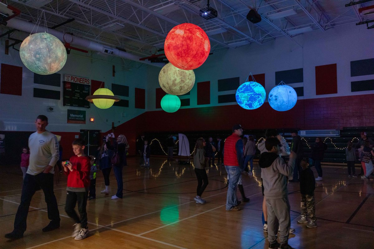 mrsemilybyers's tweet image. On 4/5, we had the first ever JA Space Night. It was so great to showcase our #AWSThinkBiGSpace and see families learning together. It was a fabulous event right before experiencing a total solar eclipse. Thank you #AWSinCommunities for your support! #ElevateAlder