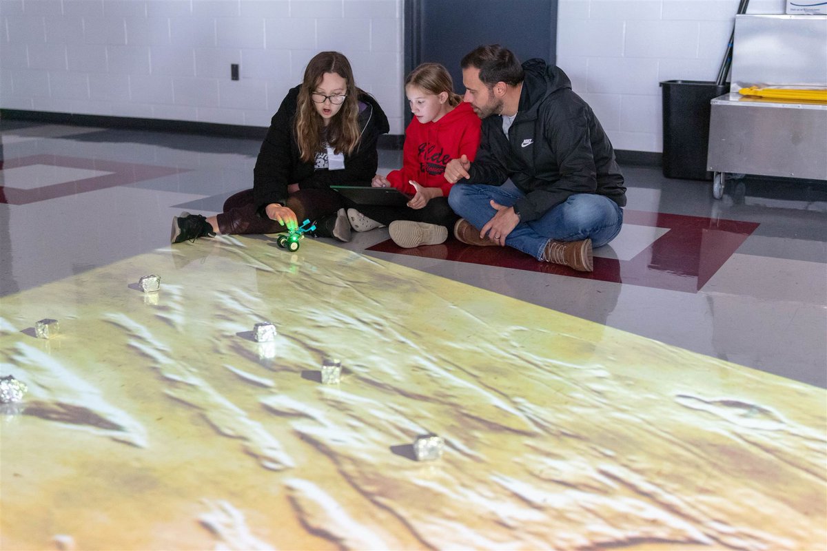 mrsemilybyers's tweet image. On 4/5, we had the first ever JA Space Night. It was so great to showcase our #AWSThinkBiGSpace and see families learning together. It was a fabulous event right before experiencing a total solar eclipse. Thank you #AWSinCommunities for your support! #ElevateAlder