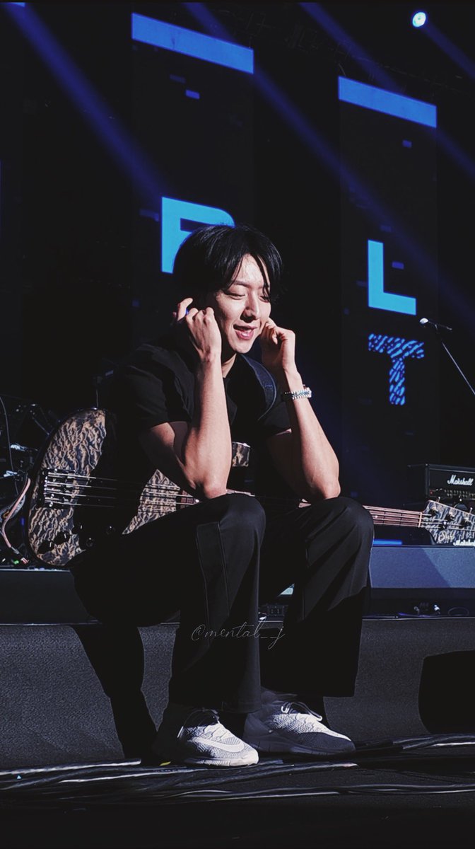mental__j's tweet photo. 2024.04.06 
CNBLUE LIVE ’CNBLUENTITY‘ IN KAOHSIUNG DAY 2 

每天看李正信看不膩🥺💙

@MentalShin @official_CNBLUE 
#CNBLUE #CNBLUENTITY #CNBLUENTITYinKHH #CNBLUENTITYINKAOHSIUNG #BOICE #BOICENTITY #then_now_and_forever #my_identity_is_boice  #LEEJUNGSHIN #씨엔블루 #이정신 https://t.co/KOeWvDgbs6