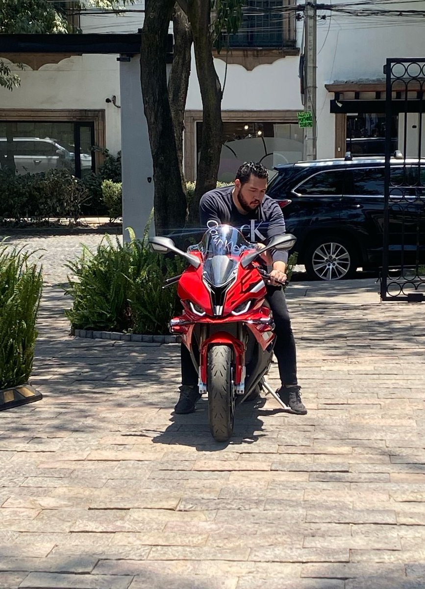 Los sueños son para cumplirse… este fue mi regalo de cumpleaños jejeje ya le traía muchas ganas a una 🏍️ grande! 
Nunca se rindan, nunca fuera de la pelea 🔥💥👊🏻