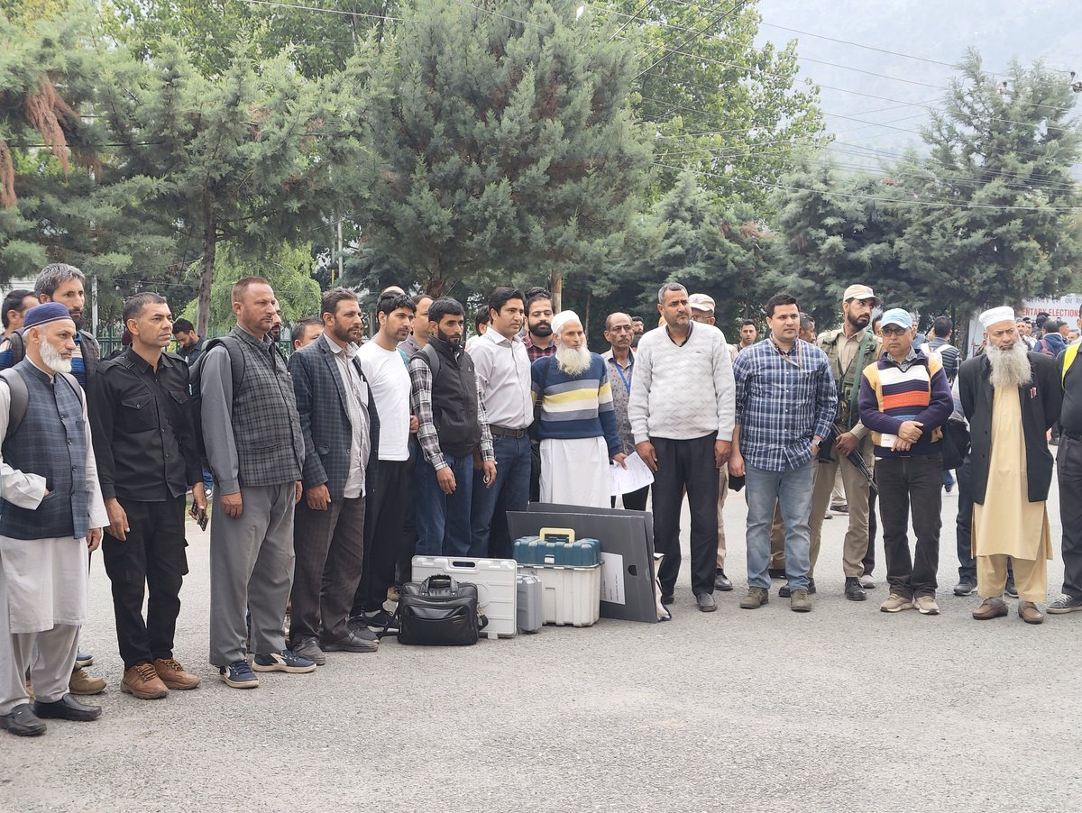 Exciting update from Ramban! Spearheaded by District Election Officer Baseer-Ul-Haq Chaudhary, polling parties are now en route to their stations for the #LokSabhaElections2024. With top-notch security measures in place, let's gear up to play our part in the world's largest…