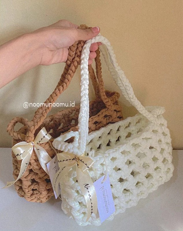 crochet bag

— a thread