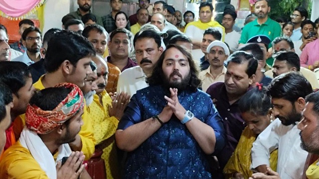 Onlinetadka's tweet image. अंबानी फैमिली के छोटे बेटे अनंत की दरियादिली: 'कामाख्या' और 'श्री जगन्नाथ मंदिर' में दान किए 2.51-2.51 करोड़, मैरिड लाइफ के लिए मांगा आशीर्वाद
#AnantAmbani #Donates #2.51Crores #Each #JagannathPuri #MaaKamakhyaDevi #Temple #Bollywood