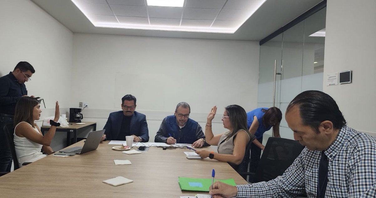 jcperez83's tweet photo. El día de hoy presidimos la Trigésima Primera Sesión de la Comisión de Salud del Ayuntamiento de Zapopan; en la cual aprobamos el nuevo Reglamento del Organismo Público Descentralizado de Servicios de Salud del municipio de Zapopan. @ZapopanGob @SaludZapopan https://t.co/fpRDMxcoLR