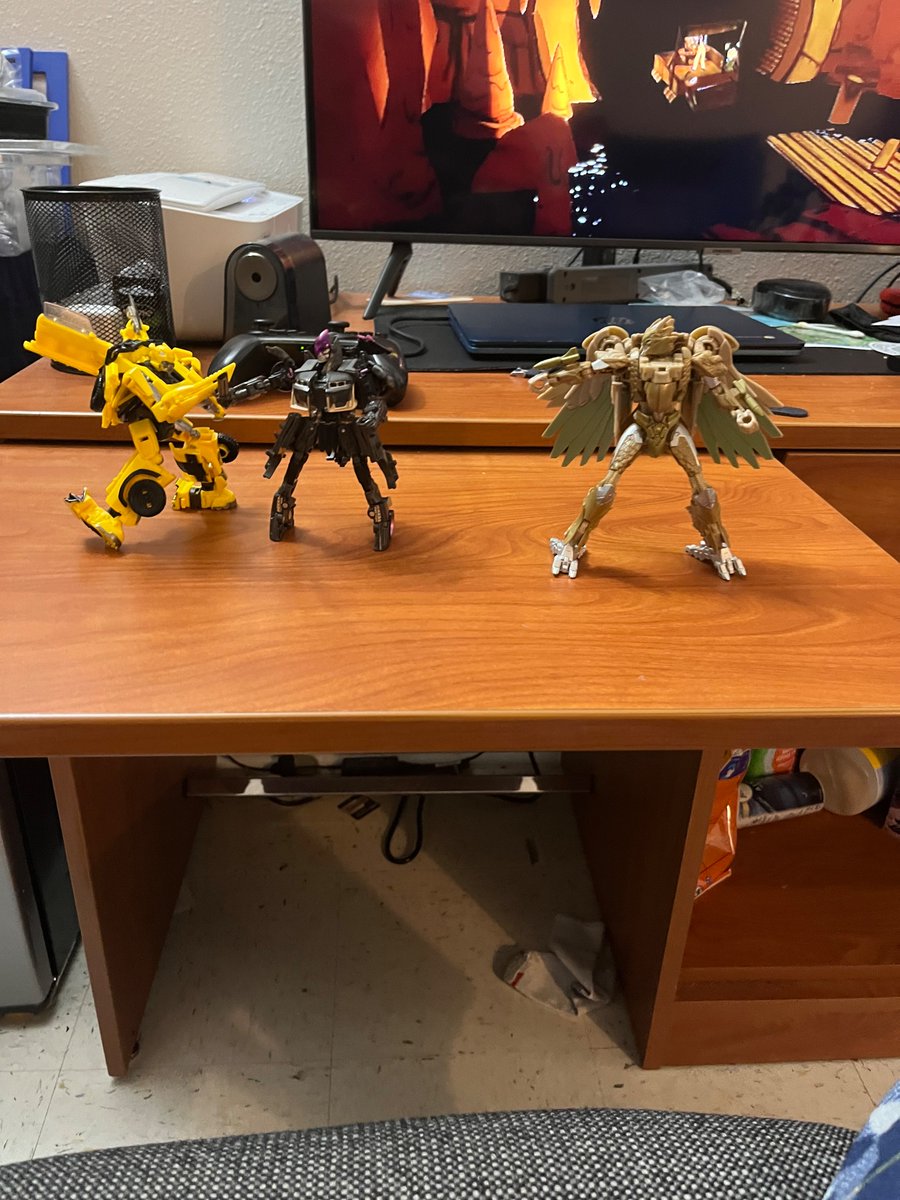 I did the same with ROTB bumblebee, air razor and nightbird. Man I love the posing and articulation of studio series figures. #Transformers #bumblebee #nightbird #RiseOfTheBeasts